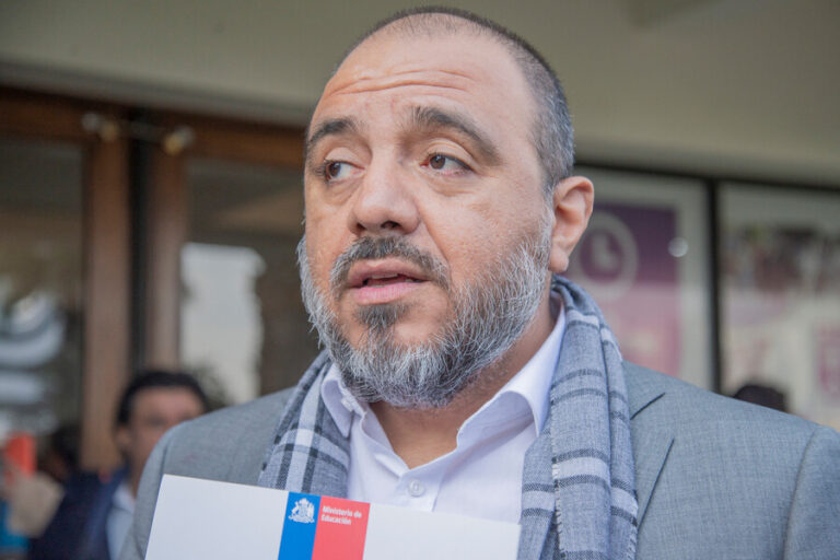 Ministro Ávila envió oficio a profesores por deuda histórica: Ingresarán proyecto para reparar 