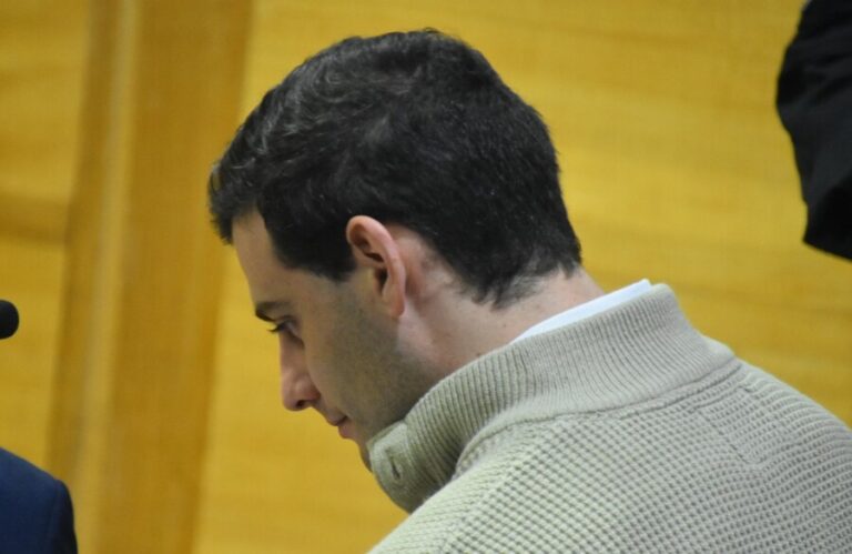 Tribunal ordena traslado de Martín Pradenas a Cárcel de Valdivia: Defensa acusa vulneración de derechos