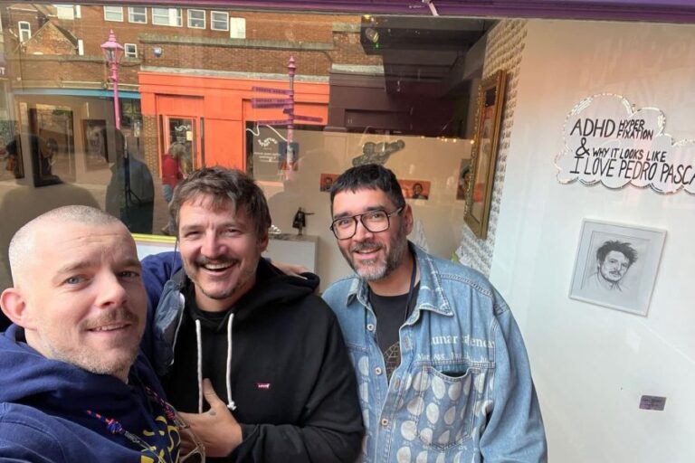 Reino Unido: Pedro Pascal visitó una exposición de arte dedicada a él, solo para descubrir que no podía entrar