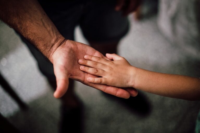 Un donante de esperma estadounidense busca a sus 96 hijos biológicos: Hasta el momento ya ha encontrado a 25