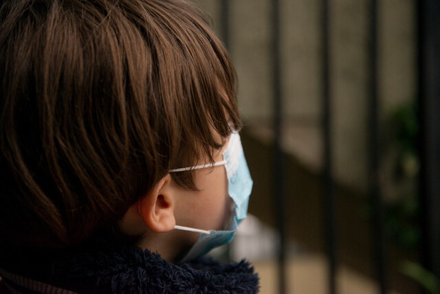 Ante críticas de alcaldesa de Las Condes: Minsal descartó eliminar uso de mascarillas en establecimientos educacionales