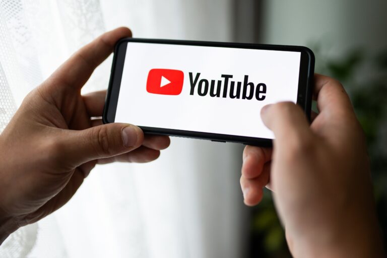 YouTube prohibirá afirmaciones falsas sobre tratamientos contra el cáncer