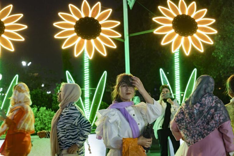 Irán endurece sanciones para las mujeres que no usen el velo islámico: Parlamento aprobó nueva ley