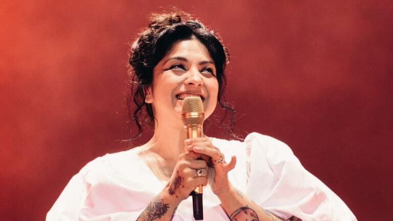 Mon Laferte anuncia concierto benéfico para afectados por incendios forestales en la Región de Valparaíso