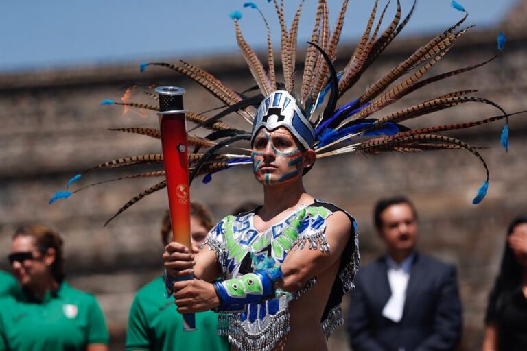 La antorcha panamericana aterrizó en Santiago: Recorrerá el país durante tres semanas