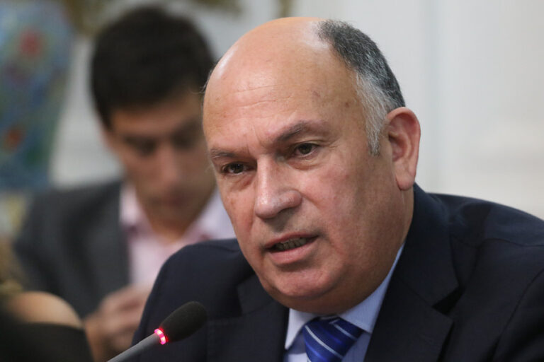 Diputado Bobadilla se disculpa por cuestionamientos a informes Rettig y Valech: 