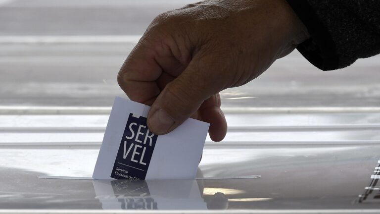 Servel publica padrón para el plebiscito constitucional: Revisa la nómina de votantes habilitados e inhabilitados