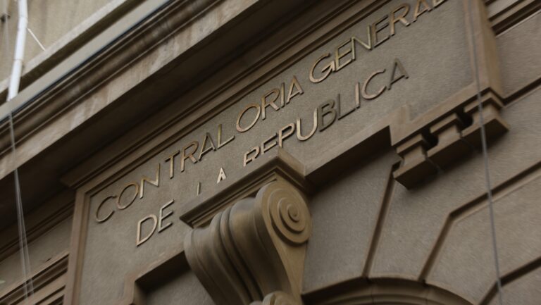 Licencias médicas caen hasta 30% en julio tras fiscalización de Contraloría y expertos advierten cautela en proyecciones