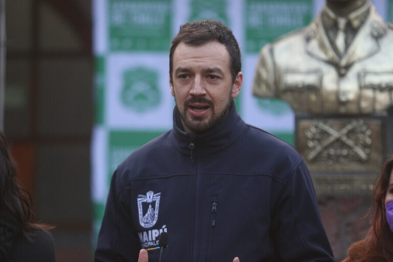 Tras balacera que dejó un muerto: Alcalde Vodanovic pide la formalización de representante de local que operaba pese a clausura