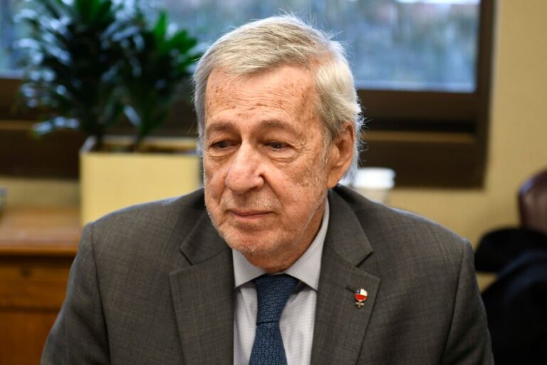 Decretan prisión preventiva para los dos imputados por el intento de encerrona al canciller Van Klaveren