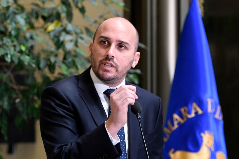 Diputado Longton: Llama la atención la pensión de gracia 