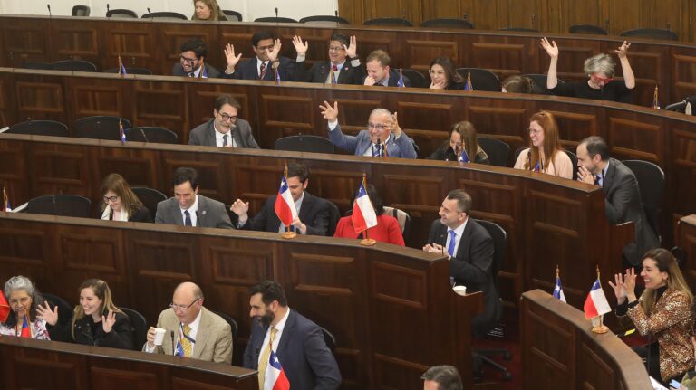 Consejo Constitucional aprobó norma que disminuye número de diputados de 155 a 138 escaños
