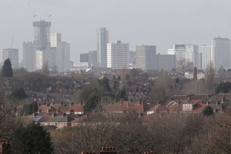 Birmingham, la segunda ciudad más grande de Reino Unido, se declara en quiebra en medio de demandas de igualdad salarial