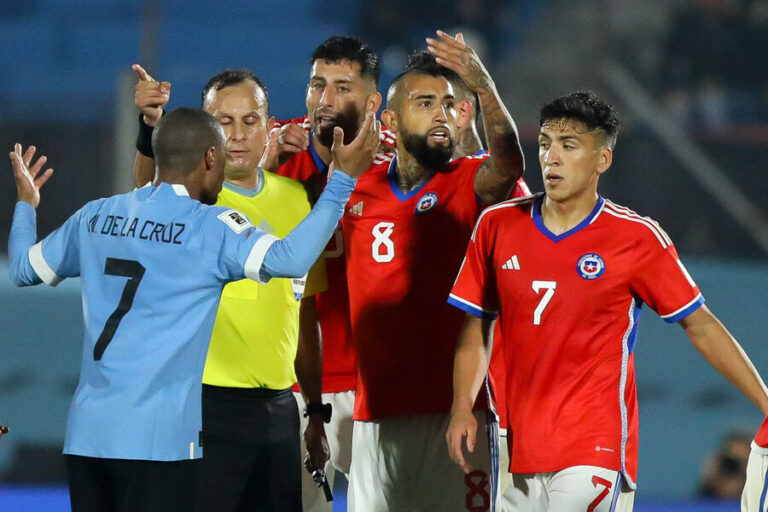 Chile no pudo ante el Uruguay de Bielsa en su debut en las Clasificatorias al Mundial 2026