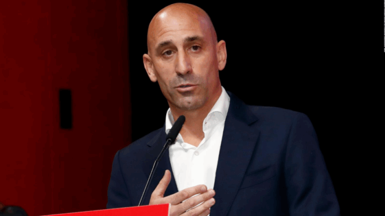 Luis Rubiales renuncia a la RFEF tras beso no deseado a Jenni Hermoso