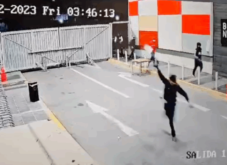 Maipú: Alunizaje con disparos al aire y robo en outlet deja 4 detenidos