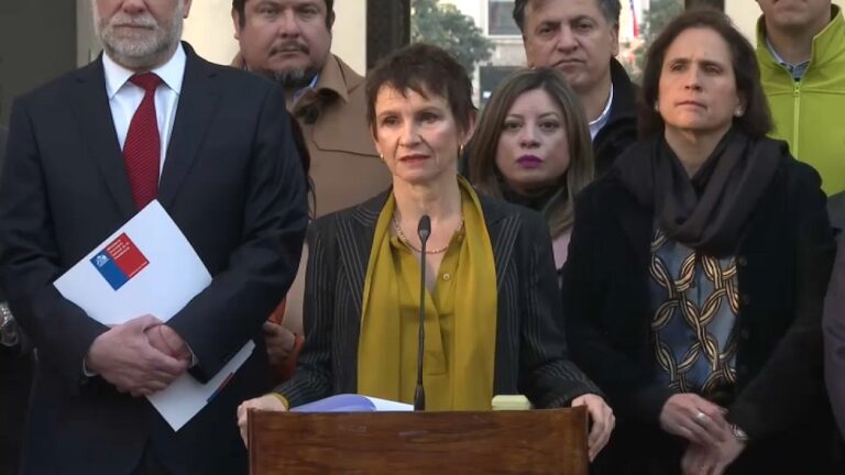 Tohá rechaza llamado de movilización y defensa de la CAM: “Amenazar e intimidar a quienes toman decisiones no va a funcionar”