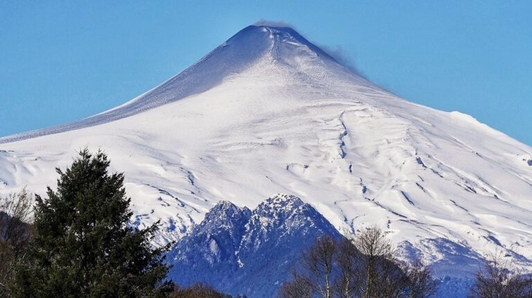 Volcán Villarrica: Reducen el perímetro de exclusión de 8 a 5 kilómetros