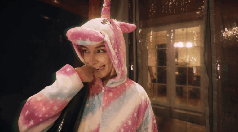 Fran Mazu arma su propia fiesta en su nuevo single, “anTiSociaL”