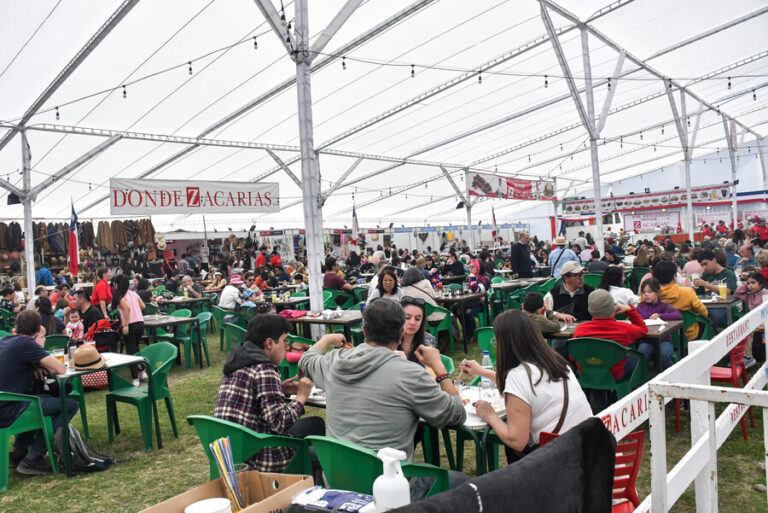 Fiestas Patrias 2023: ¿Cuánto gasta una familia en una fonda?