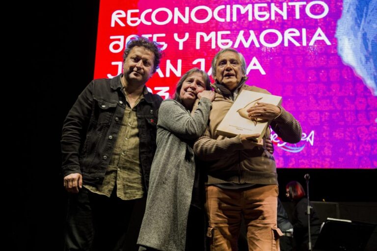 Exfuncionario del Registro Civil que identificó el cuerpo de Víctor Jara recibió el Premio Arte y Memoria Joan Jara 2023