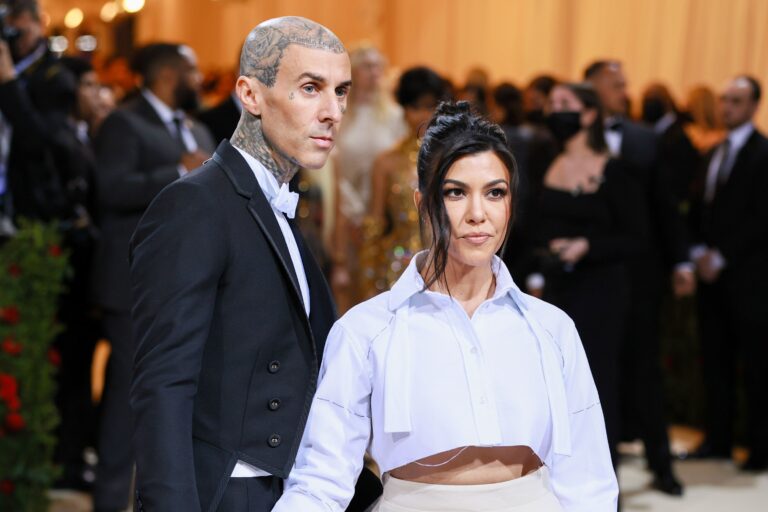 Kourtney Kardashian revela que tuvo que someterse a una “cirugía fetal urgente”: “No estaba preparada”