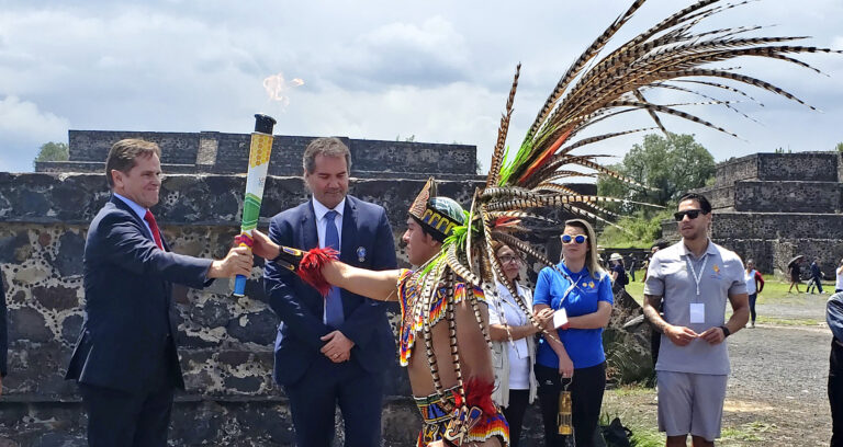 Encienden llama panamericana para Santiago 2023 en México: Será trasladada encendida hasta Chile