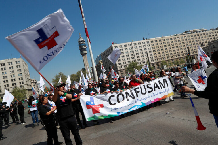 Trabajadores de la salud se manifestaron en la Alameda: Mañana comenzarían los despidos masivos