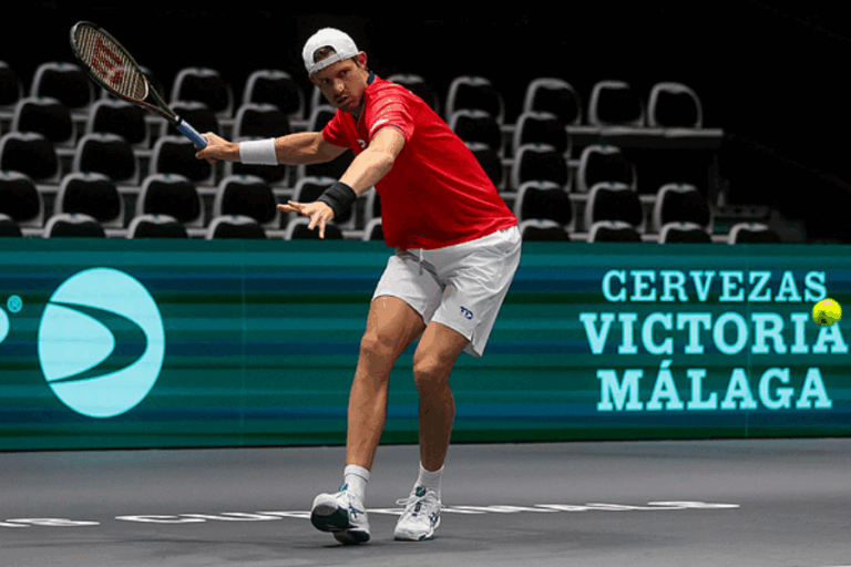 Un sólido Jarry se alza ante Diallo y le da esperanzas a Chile de pasar de fase en Copa Davis