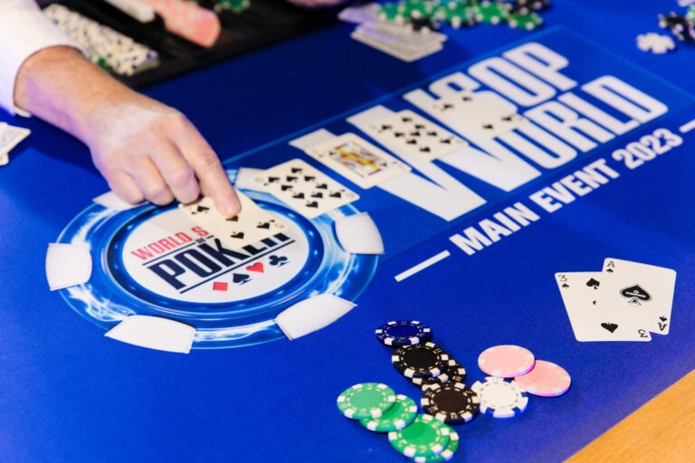 Hombre mintió diciendo que tenía cáncer y juntó donaciones para jugar un torneo de poker