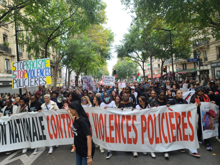 “Se ha roto la confianza”: Miles de personas se manifiestan en Francia contra la violencia policial y el racismo