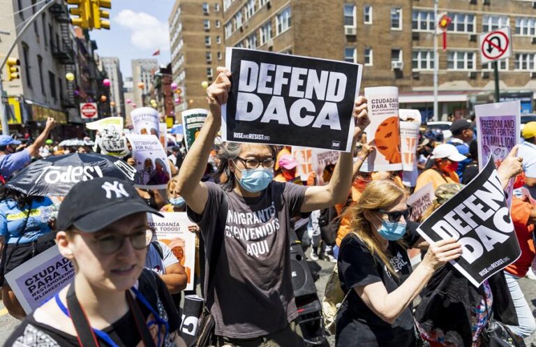 Estados Unidos: Juez rechaza recurso del gobierno de Biden y declara ilegal el plan migratorio DACA