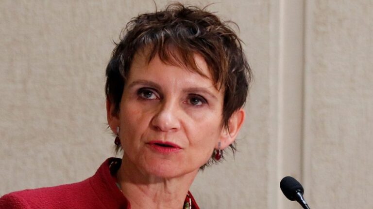 Ministra Tohá descarta influencia del PC en veto a Ley de Usurpaciones: Fue el 