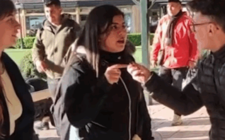 Chilenas se vuelven viral en Argentina por desmentir propuesta de Milei: 