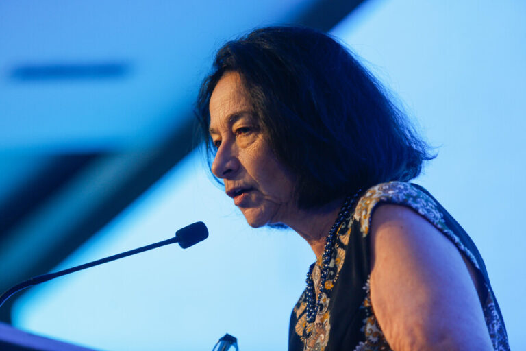 Rosanna Costa por plebiscito: 