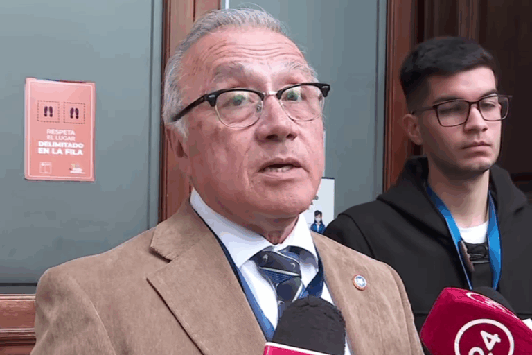 Consejero republicano Carlos Solar: 