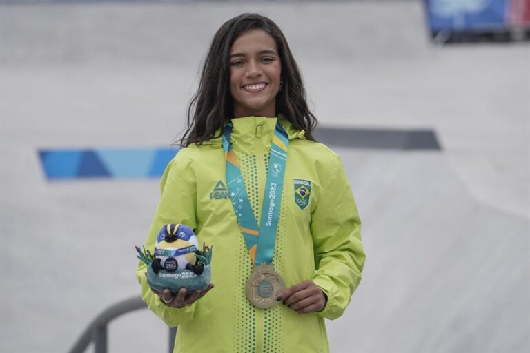 Santiago 2023: La brasileña Rayssa Leal, de solo 15 años, gana el oro en skateboarding