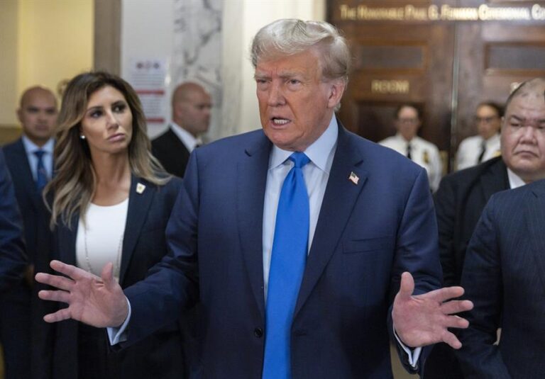 Donald Trump llega con sus hijos al tribunal de Nueva York donde se le juzgará por fraude