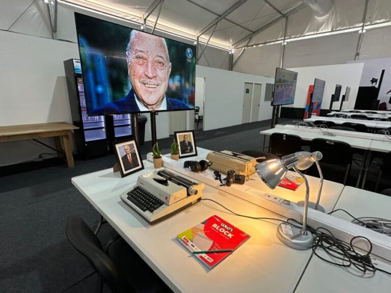 Santiago 2023: Centro de Prensa rinde sentido homenaje a Julio Martínez y Sergio Livingstone