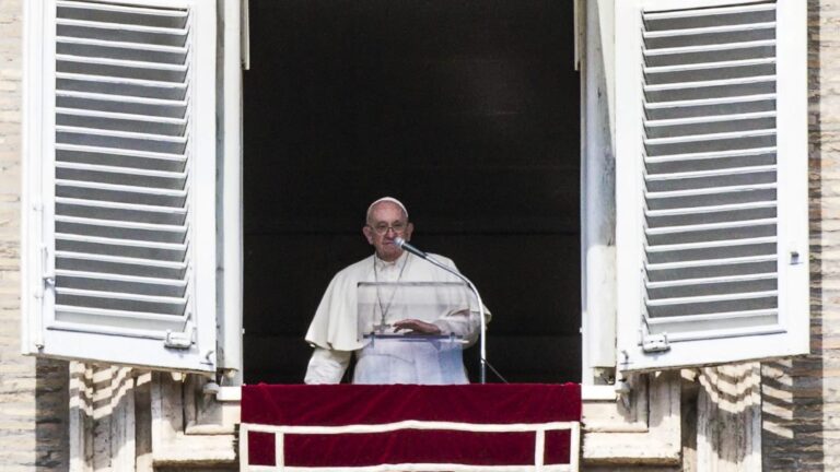 Iglesia y comunidad LGBT+: ¿Qué ha dicho el papa Francisco sobre las uniones civiles?