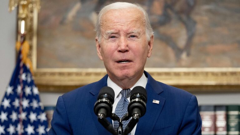Biden emplazó a los republicanos por debate sobre Ucrania en aprobación de ley de gasto