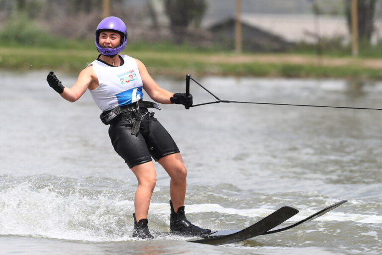 Nueva medalla para Chile: Agustina Varas se cuelga la plata en esquí náutico