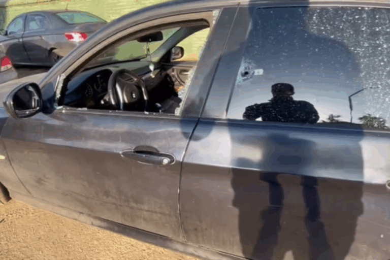 Mujer fue baleada mientras comía pizza con su familia a bordo de un auto en Peñalolén: Dispararon más de 10 veces