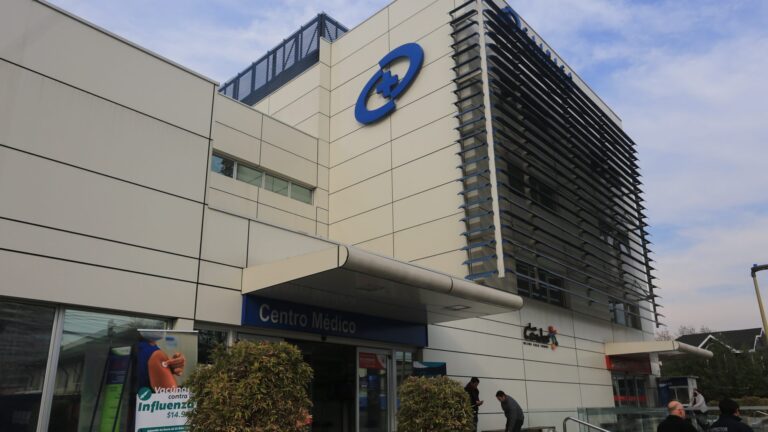 Tribunal declaró culpable de abuso sexual a oncólogo de la Clínica Las Condes