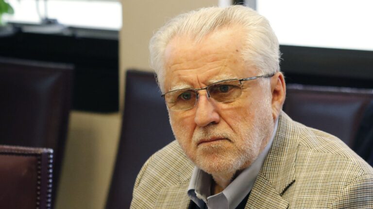 Máximo Pacheco da positivo a COVID-19 durante gira presidencial en China