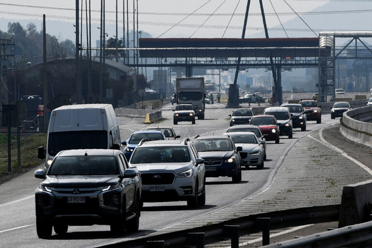 “Peaje a luca” y restricciones de camiones: ¿Cómo funcionarán las autopistas este fin de semana largo?