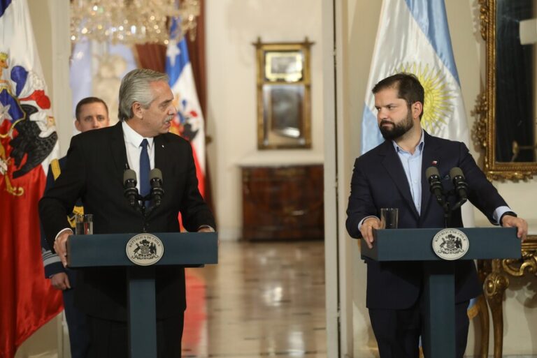 Pdte. Boric habría llamado a Alberto Fernández tras exclusión de Chile como sede del Mundial 2030