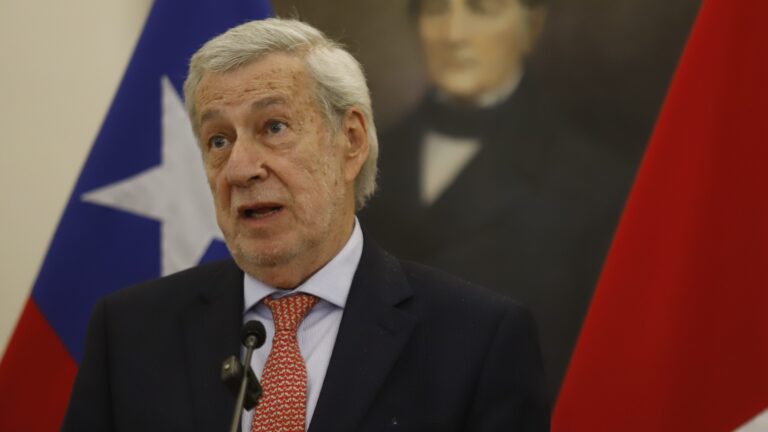 Canciller Van Klaveren anunció investigación sobre posibles víctimas de explotación laboral chilenas en Nueva Zelanda