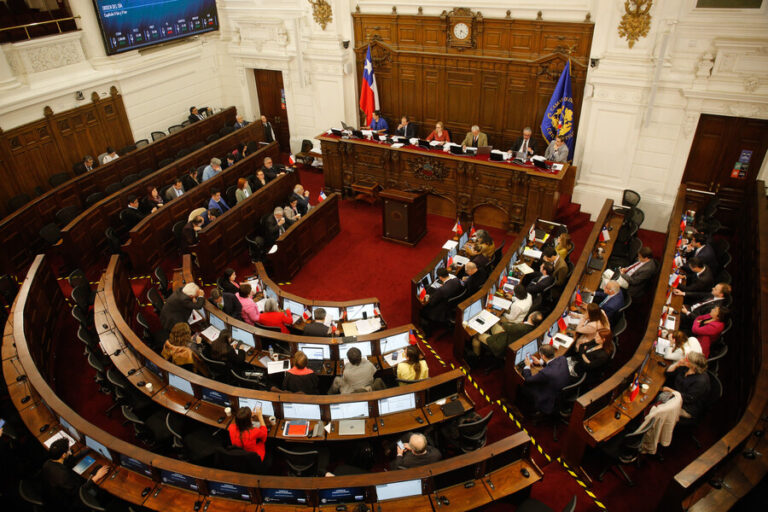 Bancada UDI pide sesión especial en la Cámara para condenar estallido social