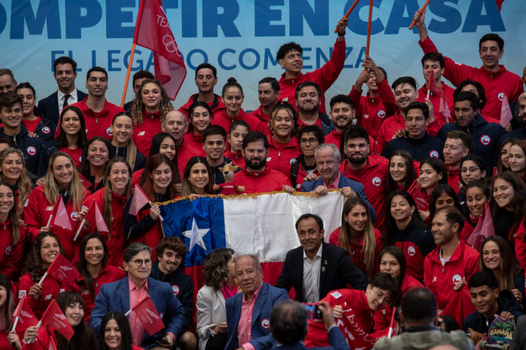 Pdte. Boric recibe al Team Chile en La Moneda: Su esfuerzo 